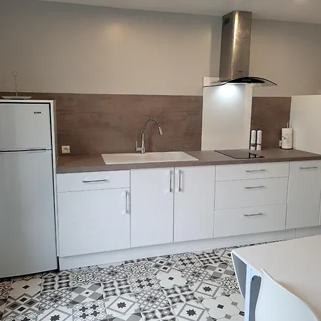 בית נופש Confortable Pres Du Mans Avec Piscine, Parc De Jeux Et Velo - Fr-1-410-364 Louplande