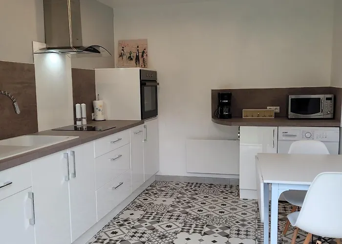 Confortable Pres Du Mans Avec Piscine, Parc De Jeux Et Velo - Fr-1-410-364 Nyaraló Louplande